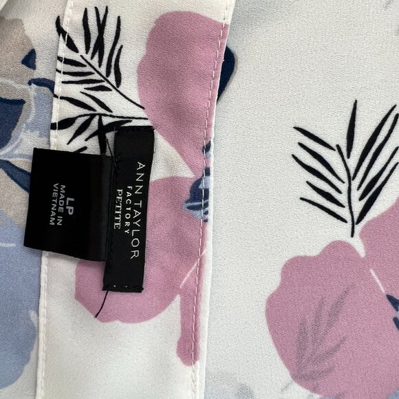 🌼Ann Taylor Floral Blouse Beautiful Navy Lilac & Light Blue Print Boatne… - Picture 4 of 9